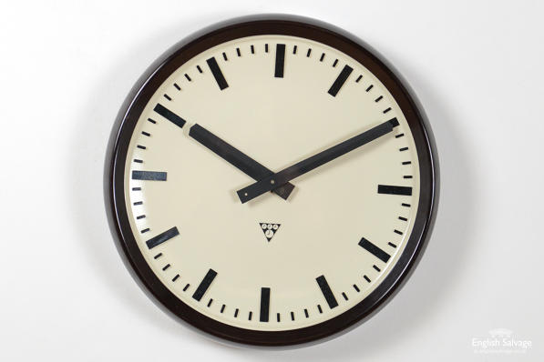 Mid-century Bakelite clock with new mechanism