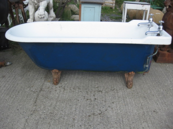 Roll Top Bath with Dolphin Feet