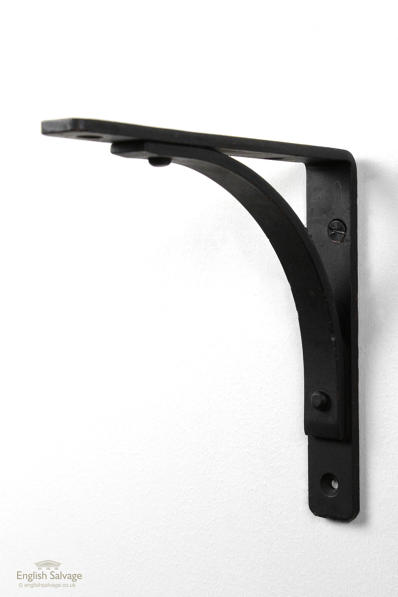 Simple forged wall bracket with arch support