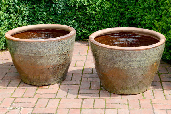 Speckled glaze terracotta pots
