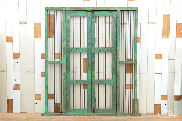 Tall Jali screen with integral double door