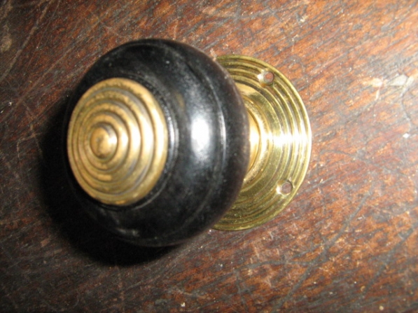 Villa Wooden Door Knobs