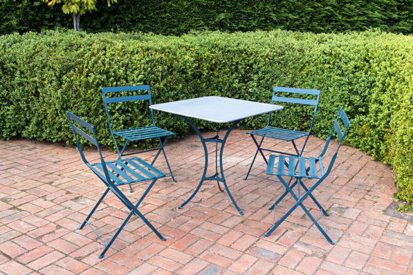 Vintage style zinc topped table & 4 chairs